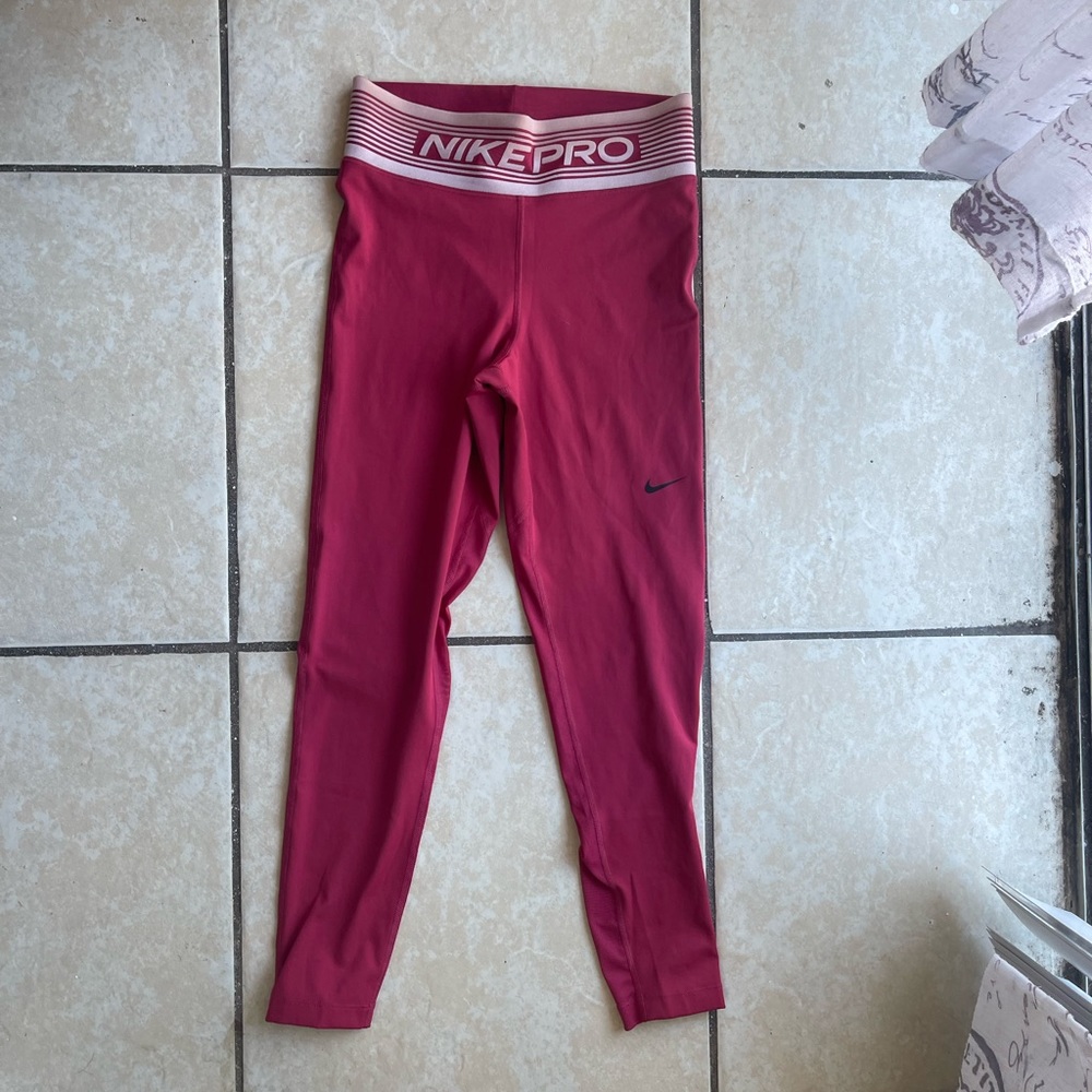 Nike Pro Athletic Workout Leggings